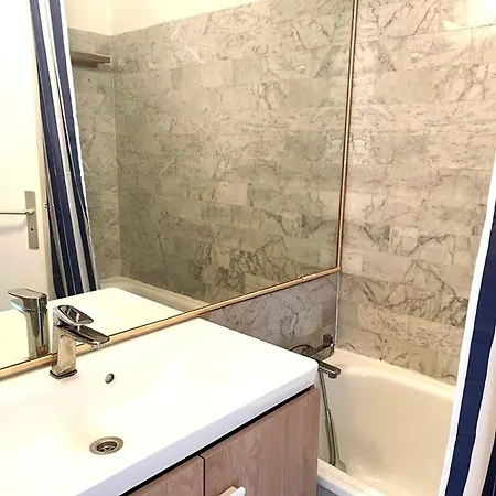 2 Pers. - Plage, Piscine, Terrasse, Parking Proche - Fr-1-790-29