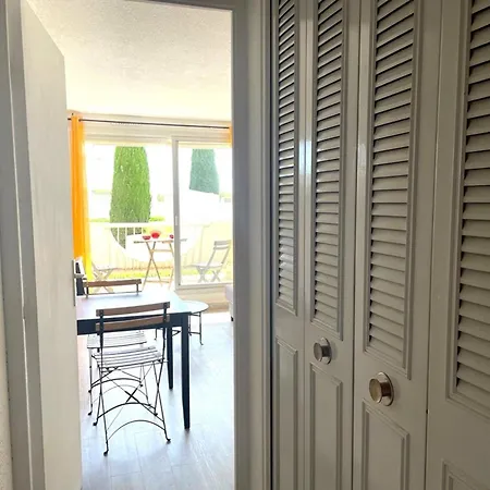 2 Pers. - Plage, Piscine, Terrasse, Parking Proche - Fr-1-790-29